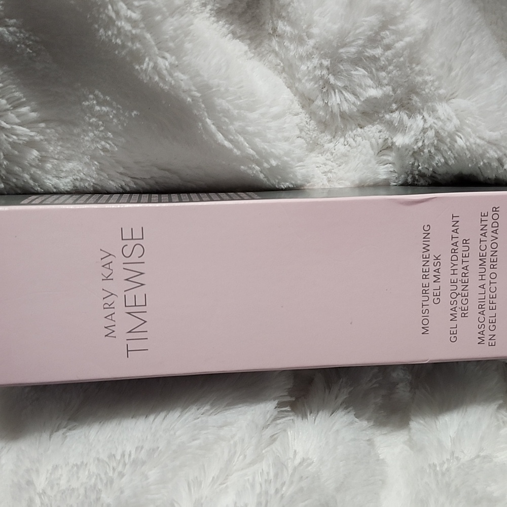 Mary Kay TimeWise moisturizer renewing mask